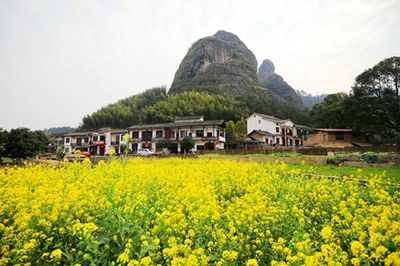 崀山景區(qū)今日恢復(fù)開放，至年底全國(guó)醫(yī)護(hù)人員可免票游覽